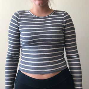 Long sleeve crop top